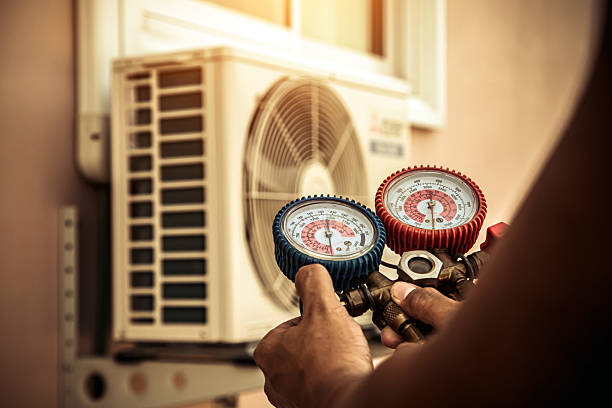 Professional Hvac technician working in Brownsville, FL